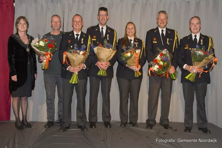 Lintjesregen in brandweerkazerne Noordwijkerhout