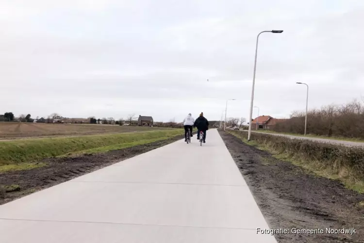 Nieuw fietspad van gebruikt beton