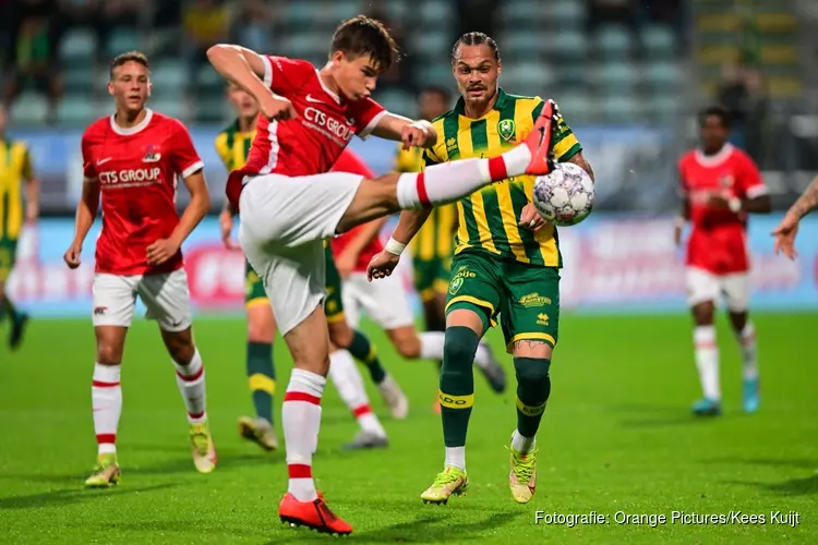 ADO Den Haag en Jong AZ delen de punten