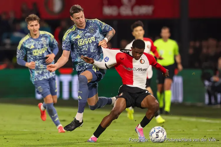 Ajax toont zich slagvaardig in De Kuip