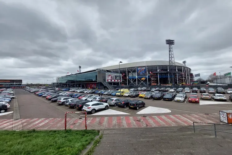 FC Utrecht loopt uit op Feyenoord na winst in De Kuip